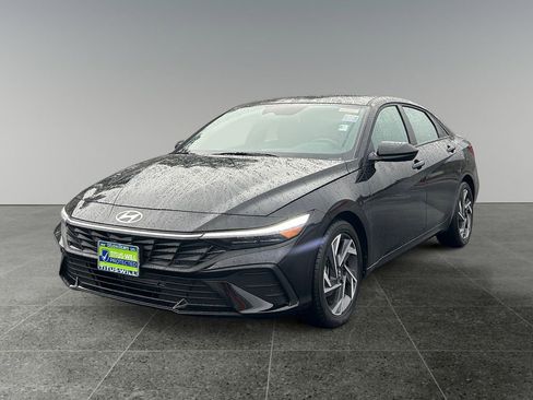 Certified 2025 Hyundai Elantra Sport w/ Cargo Package image 3