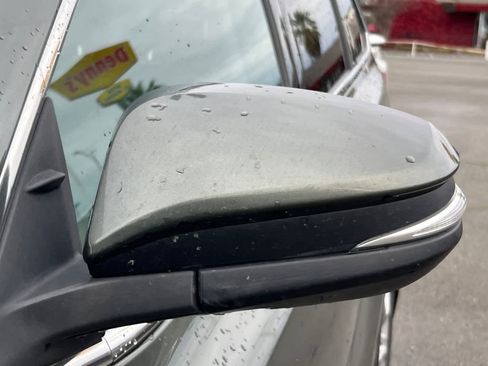 Used 2014 Toyota Highlander Limited image 21