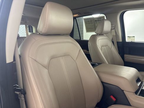 Used 2024 Ford Expedition Limited image 31