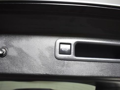 Used 2020 Toyota Highlander XLE AWD/4WD image 30