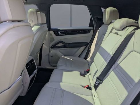 Used 2019 Porsche Cayenne S AWD/4WD image 14