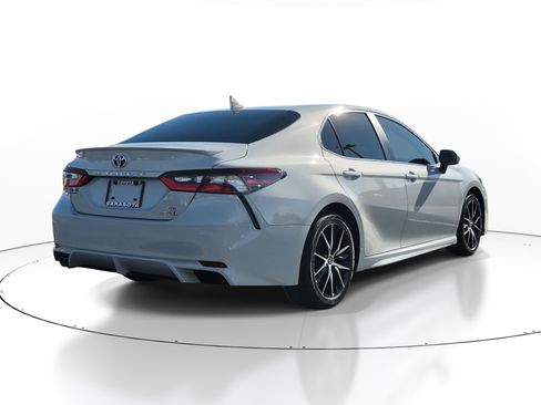 Used 2022 Toyota Camry SE image 6