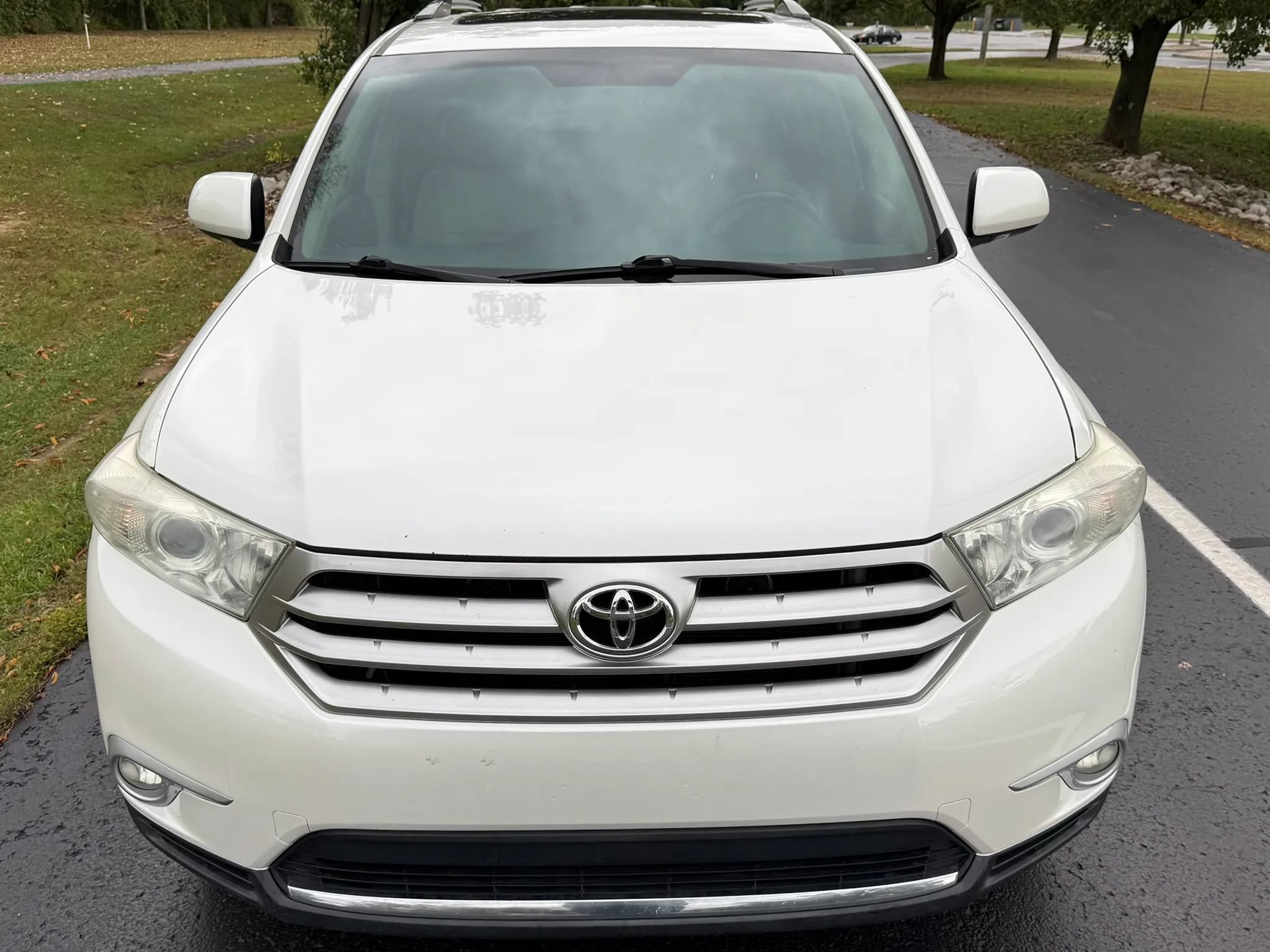 Used 2011 Toyota Highlander Limited w/ Tow Pkg FWD image 4