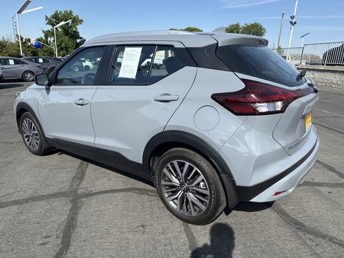 Used 2023 Nissan Kicks SV FWD image 3