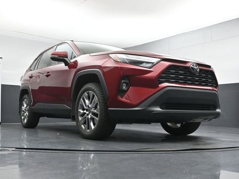 Used 2023 Toyota RAV4 XLE Premium AWD/4WD image 18