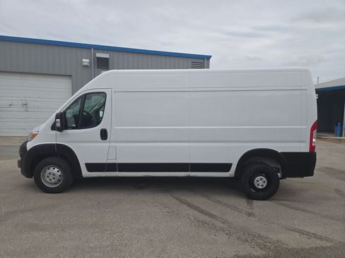 Used 2024 RAM ProMaster 2500 w/ Convenience Group FWD image 6