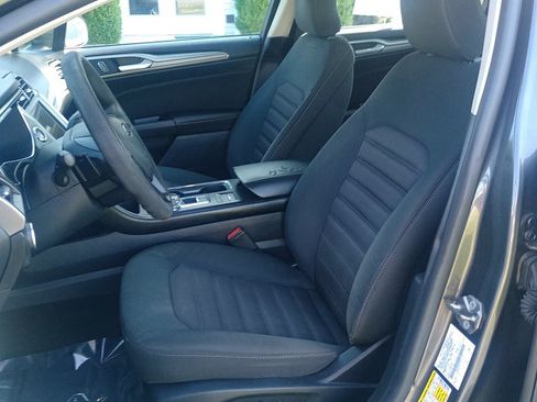 Used 2017 Ford Fusion SE w/ Fusion SE Technology Package FWD image 13