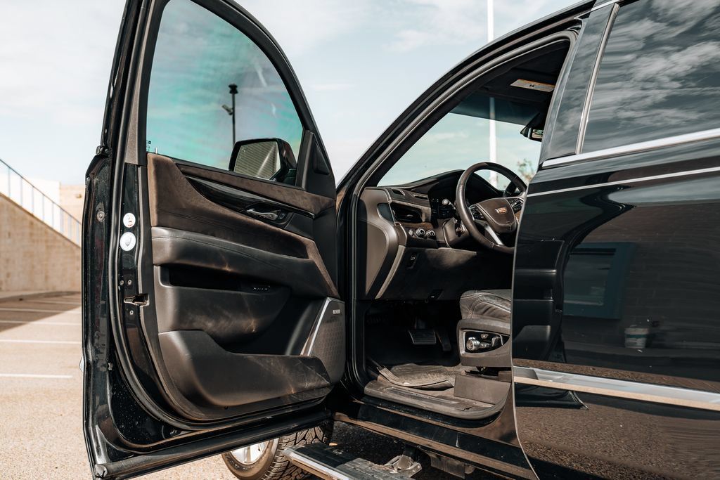 Used 2017 Cadillac Escalade Platinum AWD/4WD image 14