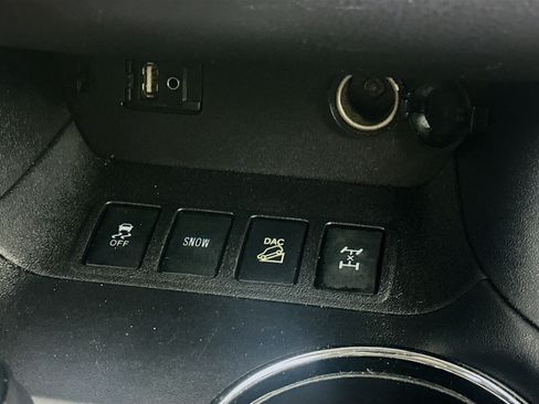 Used 2016 Toyota Highlander LE image 25