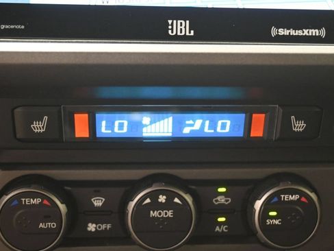 Used 2022 Toyota Tacoma TRD Off-Road w/ TRD Premium Off Road Package AWD/4WD image 24