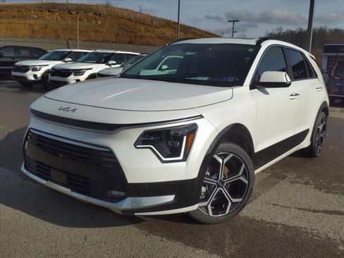 Used 2023 Kia Niro SX Touring image 3