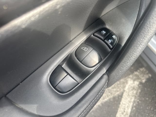 Used 2018 Nissan Rogue S AWD/4WD image 13