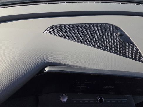 Used 2024 Hyundai Elantra SEL w/ Convenience Package image 9