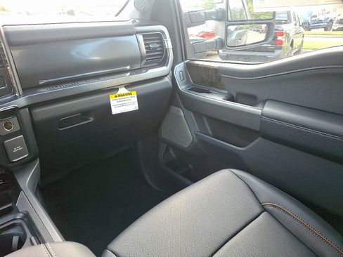 New 2026 Ford F250 Lariat w/ Black Appearance Package AWD/4WD image 11