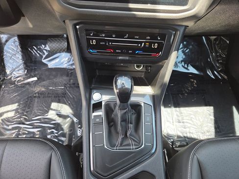 Used 2023 Volkswagen Tiguan SE FWD image 32