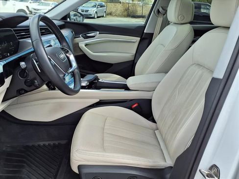 Used 2021 Audi e-tron Premium Plus w/ Premium Plus Package image 32