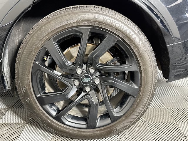 Used 2023 Land Rover Discovery Metropolitan Edition AWD/4WD image 38