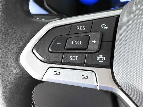 Certified 2022 Volkswagen Taos SE FWD image 20