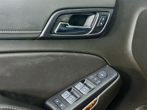 Used 2020 Chevrolet Suburban LT AWD/4WD image 18
