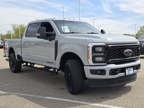 Used 2025 Ford F250 Lariat w/ Black Appearance Package AWD/4WD image 3