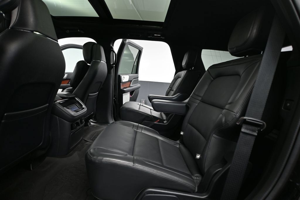 Used 2022 Lincoln Navigator Reserve w/ Equipment Group 201A AWD/4WD image 33