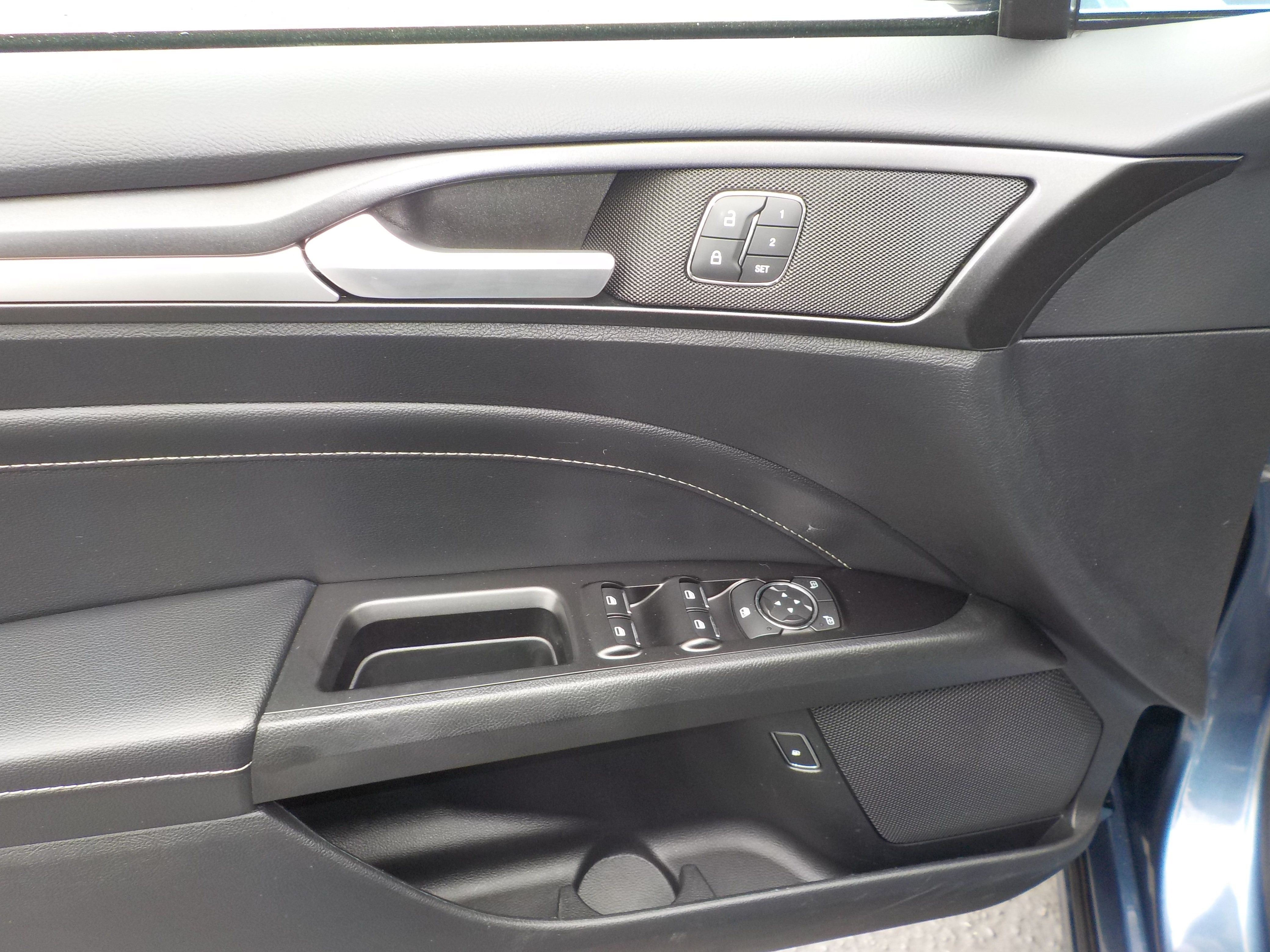 Used 2019 Ford Fusion Energi Titanium FWD image 14