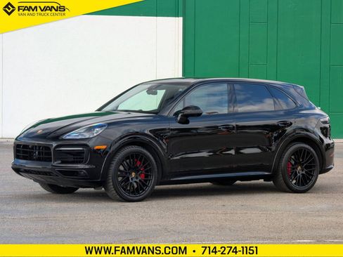 Used 2023 Porsche Cayenne GTS image 7
