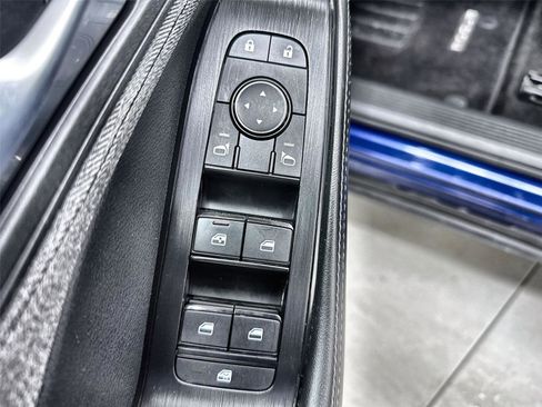 Used 2023 Nissan Rogue SV image 12