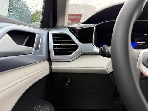 New 2026 Volkswagen Taos SE AWD/4WD image 44