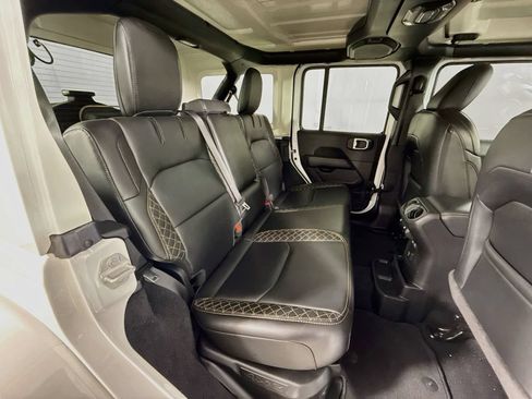 Used 2023 Jeep Wrangler Unlimited Sahara AWD/4WD image 32