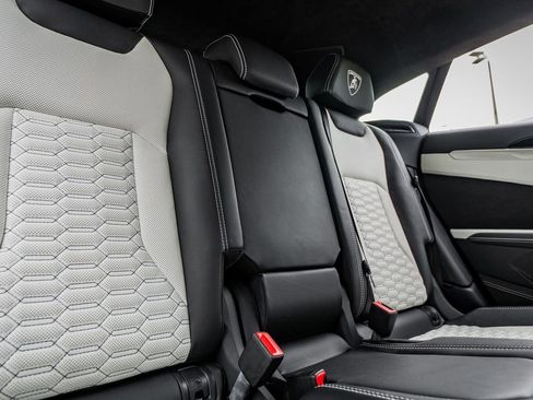 Used 2022 Lamborghini Urus AWD/4WD image 42