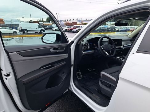 New 2026 Volkswagen Atlas Peak Edition image 11