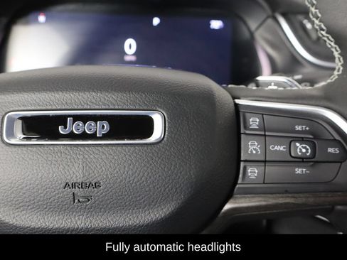Used 2025 Jeep Grand Cherokee Limited AWD/4WD image 10