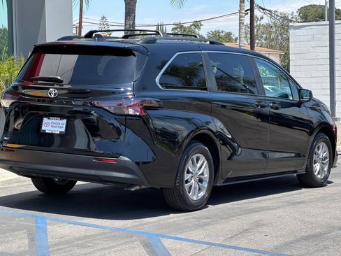 Certified 2026 Toyota Sienna LE FWD image 4