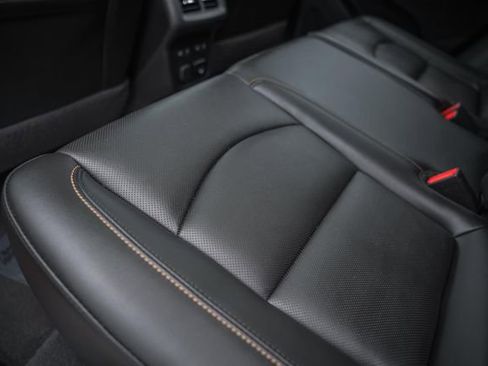 Used 2018 Chevrolet Equinox Premier AWD/4WD image 32