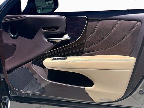 Used 2018 Lexus LS 500 w/ Luxury Package RWD image 21