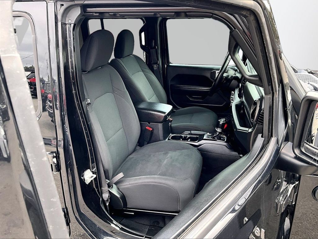 Used 2018 Jeep Wrangler Unlimited Sport S AWD/4WD image 7