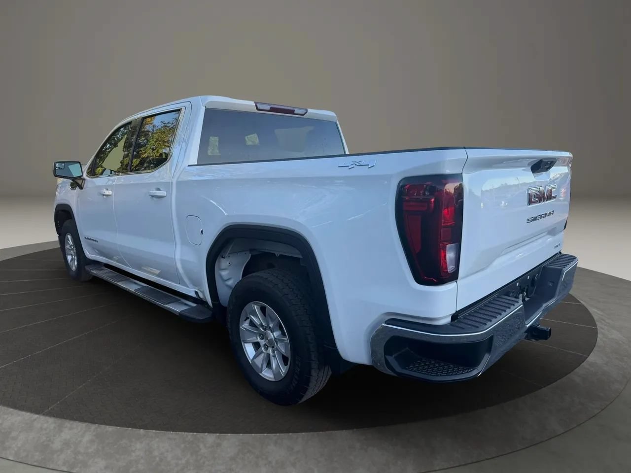 Used 2023 GMC Sierra 1500 SLE w/ Enhanced Capability Package AWD/4WD image 7