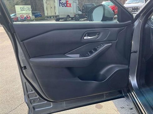 Used 2024 Nissan Rogue SV image 18