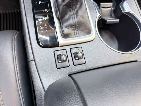 Used 2019 Toyota Highlander XLE image 24