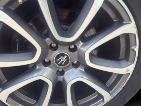 Used 2021 Maserati Levante S AWD/4WD image 21
