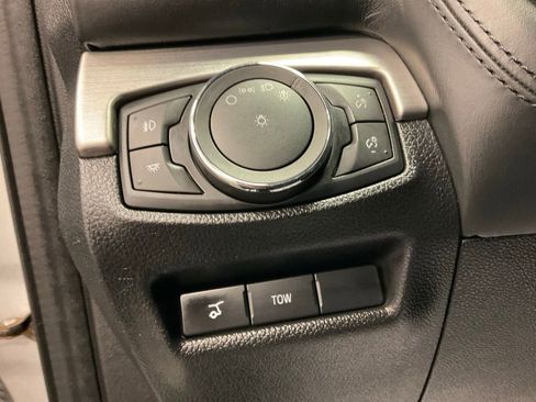 Used 2018 Ford Explorer Platinum image 18