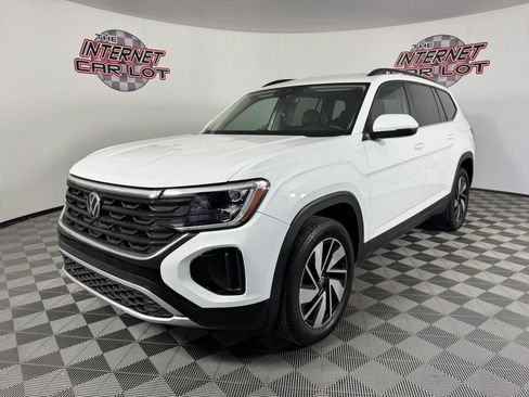 Used 2024 Volkswagen Atlas SE image 3