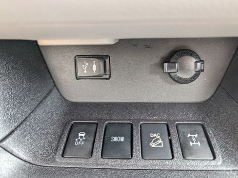 Used 2015 Toyota Highlander XLE AWD/4WD image 33