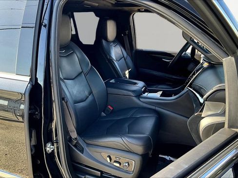 Used 2017 Cadillac Escalade Platinum AWD/4WD image 32