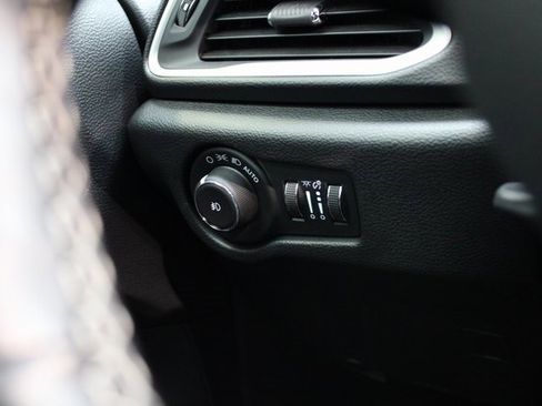 Used 2020 Chrysler Pacifica Touring-L Plus w/ S Appearance Package image 30