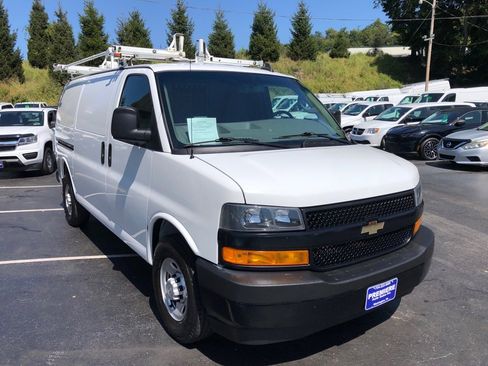 Used 2018 Chevrolet Express 2500 w/ Driver Convenience Package image 7