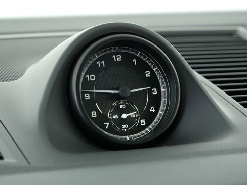 New 2026 Porsche Macan image 17