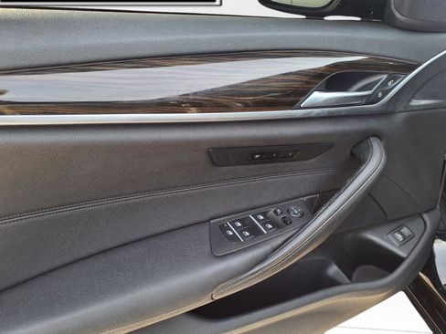 Used 2018 BMW 530i image 16