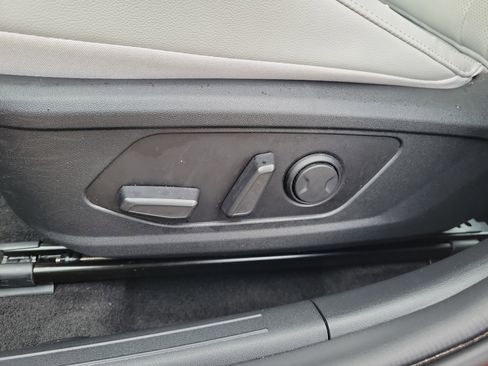 Used 2023 Hyundai Elantra Limited image 17